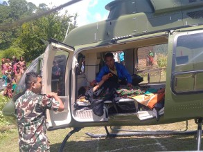 बैतडीमा एक गर्भवती महिलाको हवाई उद्धार 